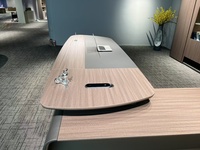 Bureau d'ordinateur de luxe en bois massif peu encombrant en forme de L avec tiroirs de rangement et bordure en PVC pour