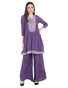 Conjunto de traje Chanderi morado con bordado Zari, que incluye una kurta de georgette y pantalones de crepé. - Product Image 5