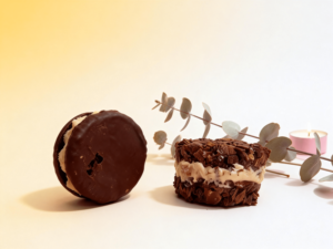 Butter <strong>Crisp</strong> Bites Filled with Walnut Oreo <strong>Mint</strong> Creamy Sandwich Snacks - Product Image 2