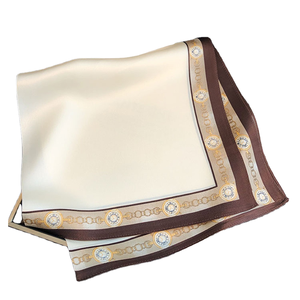 Pañuelo de Seda con Estampado Digital, Suave y Lujoso, para la Cabeza y el Cuello - Product Image 1