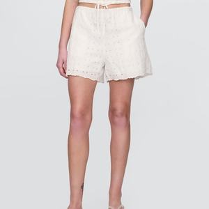 Conjunto de Lino Casual para Mujer, Estilo 2025, a la Moda, de Venta Caliente, Nuevo Estilo, Chaleco Bordado Sólido, Pantalones Cortos por Encima de la Rodilla, Conjunto de Dos Piezas - Product Image 3