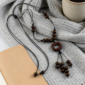 Collana Vintage Etnica con Perline in Legno, Cordino Cerato Regolabile e Nappa Fatta a Mano per Donna - Product Image 6