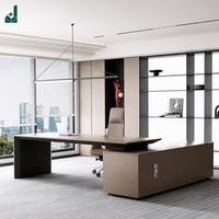 Bureau de direction moderne de luxe en forme de L, placage en bois d'ébène gris avec armoire latérale et pieds robustes en angle droit pour bureau d'entreprise