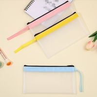 Vente en gros d'étui à crayons transparent de grande capacité pour étudiantes sac de papeterie scolaire à fermeture éclair sac de rangement pour pinceaux de maquillage
