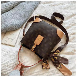 Bolso de Mano de Cuero Genuino con Diseño de Letras, Estilo Coreano, Casual y Elegante para Mujer, Venta al por Mayor de Fábrica, Transfronterizo - Product Image 5