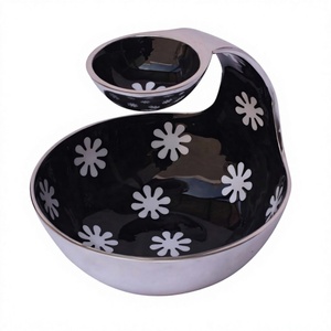 Bol en céramique noire avec motif floral blanc, plat de service à double compartiment pour la maison, vaisselle résistante au lave-vaisselle, bols à noix - Product Image 1