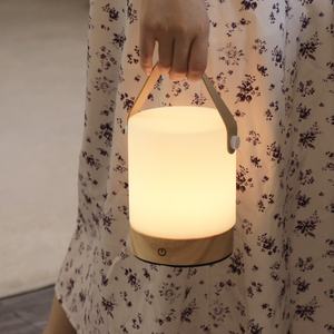 Nueva Lámpara de Mesa LED Recargable de 2000/4000 mAh con Batería de Iones de Litio, Estilo Madera Difusa, Venta Directa de Fábrica 2023, para Hogar y Camping - Product Image 2