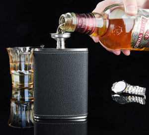 <span class=keywords><strong>Coffret</strong></span> Cadeau Gourde à Whisky 8oz en Acier Inoxydable avec Boîte Cadeau, Entonnoir et 2 Tasses - Product Image 2