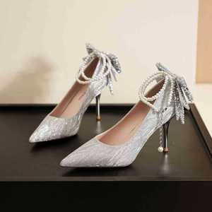 6681Y-012 Zapatos de Novia con Tacón de Aguja y Punta Puntiaguda, Correa de Tobillo con Perlas, Decoración de Lazo con Brillo Plateado, Forro de Satén - Product Image 1