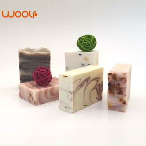 Savon pour le visage à base de plantes 100% fait main, étiquette privée personnalisée, zéro déchet, savon de bain à base de plantes, savon cosmétique - Product Image 1