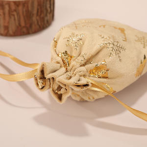 Bolsa de embalaje de almacenamiento de franela con estampado de árbol de Navidad reciclable Yiwu con bolsillo de paquete para envolver regalos de vacaciones - Product Image 3