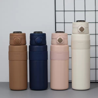 Grande gourde isotherme portable en acier inoxydable à double paroi avec couvercle à clipser et paille intégrée pour le sport et les activités de plein air