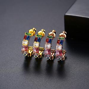 Pendientes Geométricos Vintage de Aleación de Cobre Chapados en Oro con Circonitas de Colores Variados para Mujer - Product Image 3