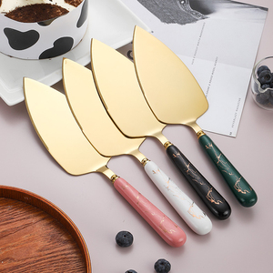 Set Regalo di 2 Utensili da Pasticceria in Acciaio Inox: Coltello per Torte e Paletta, Ideale per Matrimoni, Feste e Festival - Product Image 4