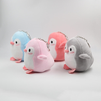 Porte-clés en peluche pingouin kawaii de 10 cm avec un matériau en peluche super doux et un rembourrage en coton PP