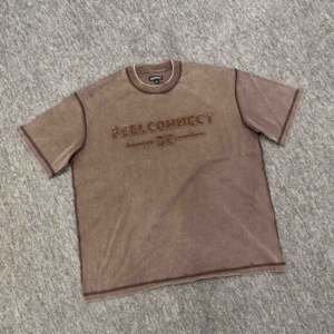 Camiseta de Hombre Vintage con Efecto Desgastado por <span class=keywords><strong>el</strong></span> <span class=keywords><strong>Sol</strong></span>, Aplique Bordado Personalizado y Lavado Ácido - Product Image 2