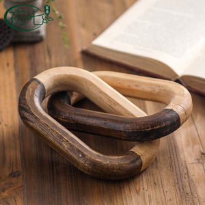 Anillo Doble de Madera Hecho a Mano, Decoración Rústica de Dos Tonos para el Hogar, Decoración para Sala de Estar o Entrada, Cadena de Madera Sólida - Product Image 1