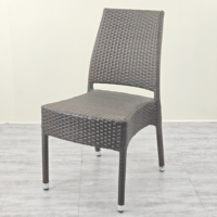Chaise de salle à manger d'extérieur moderne et confortable en alliage d'aluminium empilable, résistante aux UV, imperméable, pour bistrot, café, restaurant, mobilier de patio
