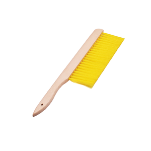 Outils d'apiculture, brosse à abeilles en plastique à une rangée avec manche en bois, brosse à abeilles <span class=keywords><strong>de</strong></span> haute qualité qui n'abîme pas le <span class=keywords><strong>miel</strong></span> - Product Image 1