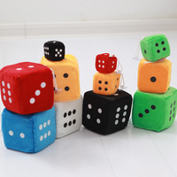 Porte-clés en fourrure pelucheuse en forme de dés 3D, style anime, logo personnalisé, impression numérique, couleur unique, décoration suspendue amusante et douce