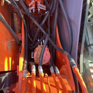 Excavatrice Hitachi ZX60 à économie de carburant avec cabine CRES, certifiée CE pour la finition des pentes - Product Image 6