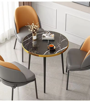 Ensemble de tables basses gigognes contemporaines trois pièces en métal doré, acier inoxydable et bois, pour usage extérieur, hôtels, gymnases et salles de bain