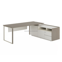 Bureau de direction élégant et léger, table de bureau minimaliste pour patron avec rangement intégré et organisateur de câbles, poste de travail haut de gamme