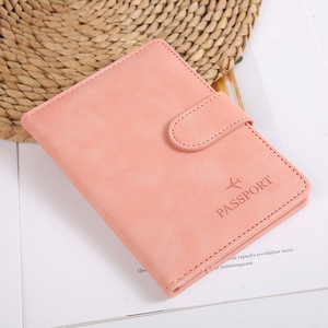 ขายส่งที่กําหนดเองระเหิด Id และผู้ถือบัตรชื่อการออกแบบปุ่มแม่เหล็กผู้ถือหนังสือเดินทางหนัง Pu - Product Image 2