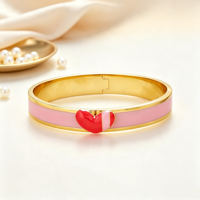 Bracelet en métal émaillé en acier inoxydable avec fermoir articulé en forme de cœur, moderne, pour femme, usage quotidien, hypoallergénique, résistant à la décoloration, couleur personnalisable