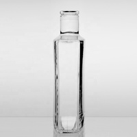 Bouteille en verre carrée rectangulaire en gros 500 ml 700 ml Carafe à whisky antique