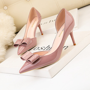 Nouvelles sandales d'été pour femmes à talons hauts, talon fin, bout pointu, ajourées, idéales à porter avec des jupes - Product Image 1