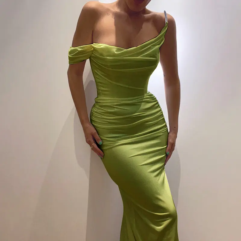 नई लोकप्रिय डिजाइन 2022 फैशन महिलाओं के लिए स्प्लिट पार्टी पोशाक सेक्सी साटन Pleated गाउन महिलाओं शाम कपड़े