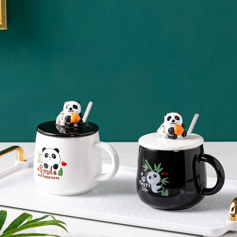 2022 हाथ खींचा प्यारा पांडा कार्टून कवर चम्मच के साथ चीनी मिट्टी मग, कस्टम लोगो सिरेमिक कार्यालय पानी नाश्ता कॉफी कप मग