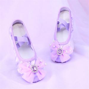Zapatos de actuación de danza clásica de suela blanda para niñas Zapatos de actuación de <span class=keywords><strong>Ballet</strong></span> de tacón plano para niños - Product Image 4