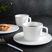 Tasse à café en céramique côtelée verticale minimaliste avec soucoupe, compatible micro-ondes et lave-vaisselle, logo personnalisé, vente en gros, cadeau, tasse à café