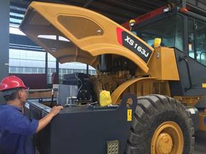 <span class=keywords><strong>XCMG</strong></span> orijinal fabrika <span class=keywords><strong>16</strong></span> <span class=keywords><strong>ton</strong></span> vibrasyonlu silindir XS163J çin satılık tek davul yol silindir sıkıştırıcı kullanılır - Product Image 6