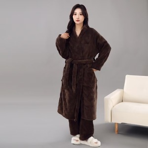 Piyama Jacquard Mewah Bahan Coral Fleece Elegan, Bernapas, Longgar, Kasual, Tebal, dan Hangat untuk Pria Wanita, Celana Tidur dan Jubah Mandi untuk Pasangan - Product Image 4