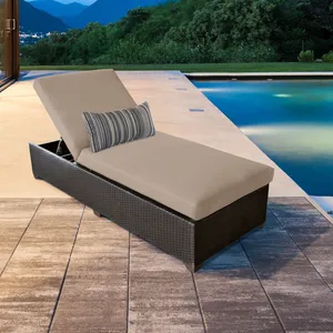 BARBADOS Outdoor California Black Wicker Chaiselongue am Pool