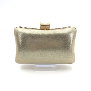 Nuova Pochette da Sera Personalizzata per Donna con Perle e Strass, Borsa Versatile per Matrimoni dal Design Leggero - Product Image 4