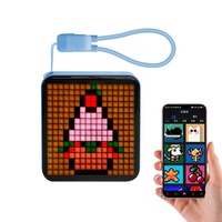 Nouvelle mini banque d'alimentation portable personnalisée avec écran LED Pixel Cool, mini banque d'alimentation carrée 5000mAh avec câble intégré