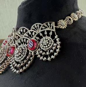 Conjunto de collar de diamantes de lujo en oro de 14K y 18K con diseño de Gargantilla y pendientes a juego - Product Image 2