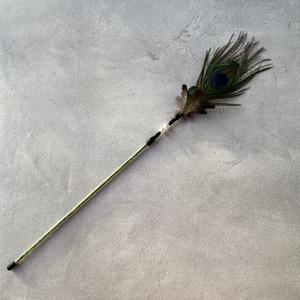 Brinquedo para Gato com Plumas de Pavão Ecológico - Resistente a Mordidas, com Sino, Brinquedos Não Tóxicos para Gatos - Product Image 5