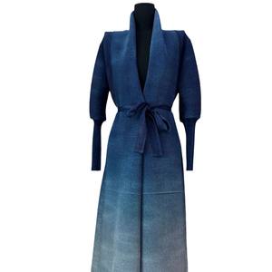 Issey Miyake 2024 abrigo modesto chaqueta gabardina versátil manga larga con cinturón capa cuello alto Color degradado nueva manga farol - Product Image 5