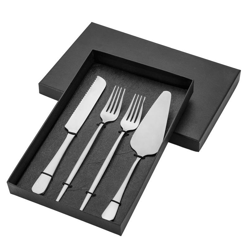 มีดและพลั่วที่ลับคมแล้ว ไม่มีบรรจุภัณฑ์