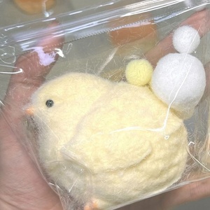 ตุ๊กตาไก่ซิลิโคนนุ่มนิ่มทำมือขายส่ง ของเล่นบีบคลายเครียดสุดนุ่ม สำหรับของชำร่วยงานปาร์ตี้ ตุ๊กตาไก่ TPR น่ารัก - Product Image 4
