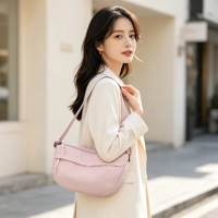 Sac bandoulière croissant en nylon tendance, résistant à l'eau, avec fermeture éclair, multi-poches, pour usage quotidien décontracté, compatible OEM ODM personnalisé