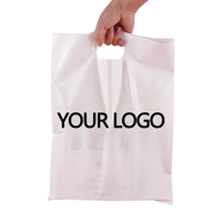 Sacs promotionnels personnalisés en HDPE recyclable avec logo sérigraphié, poignée découpée, style boutique, avec poignée rétractable pour supermarché
