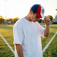 Casquette de supporter de football classique tricolore brodée rouge, blanc, bleu pour le tournoi de football 2026 – Vente en gros