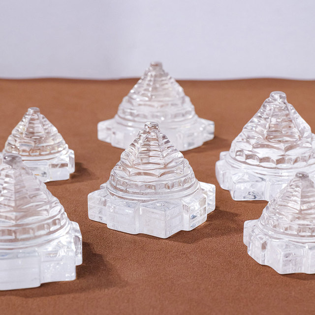 Wholesale Natural Healing Crystal Tower Clear Quartz Pyramid Carvings for Decoration