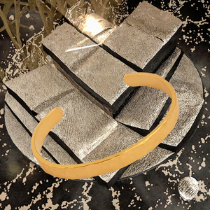 Brazalete Geométrico de Acero Inoxidable con Grabado de Logotipo Personalizado, Chapado en Oro de 18K, Forma de C, Accesorio de Moda Deportivo Informal - Product Image 2
